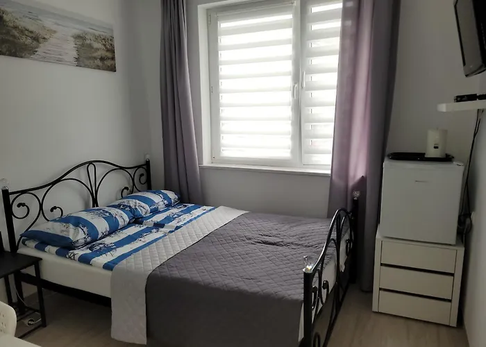 Goscinne Galeon W Darlowku 招待所 3*